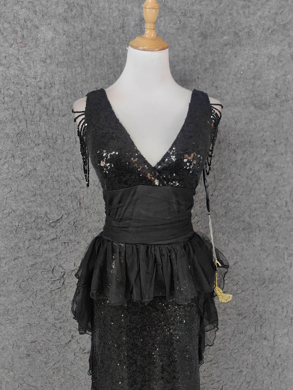 Vintage Black V-Neck Tassel Sequin Tulle Long Classy Prom Dress