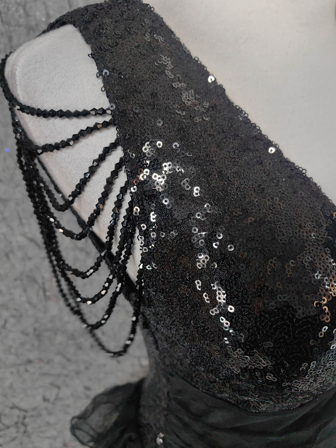 Vintage Black V-Neck Tassel Sequin Tulle Long Classy Prom Dress