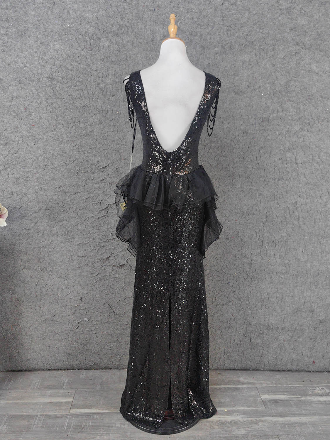 Vintage Black V-Neck Tassel Sequin Tulle Long Classy Prom Dress