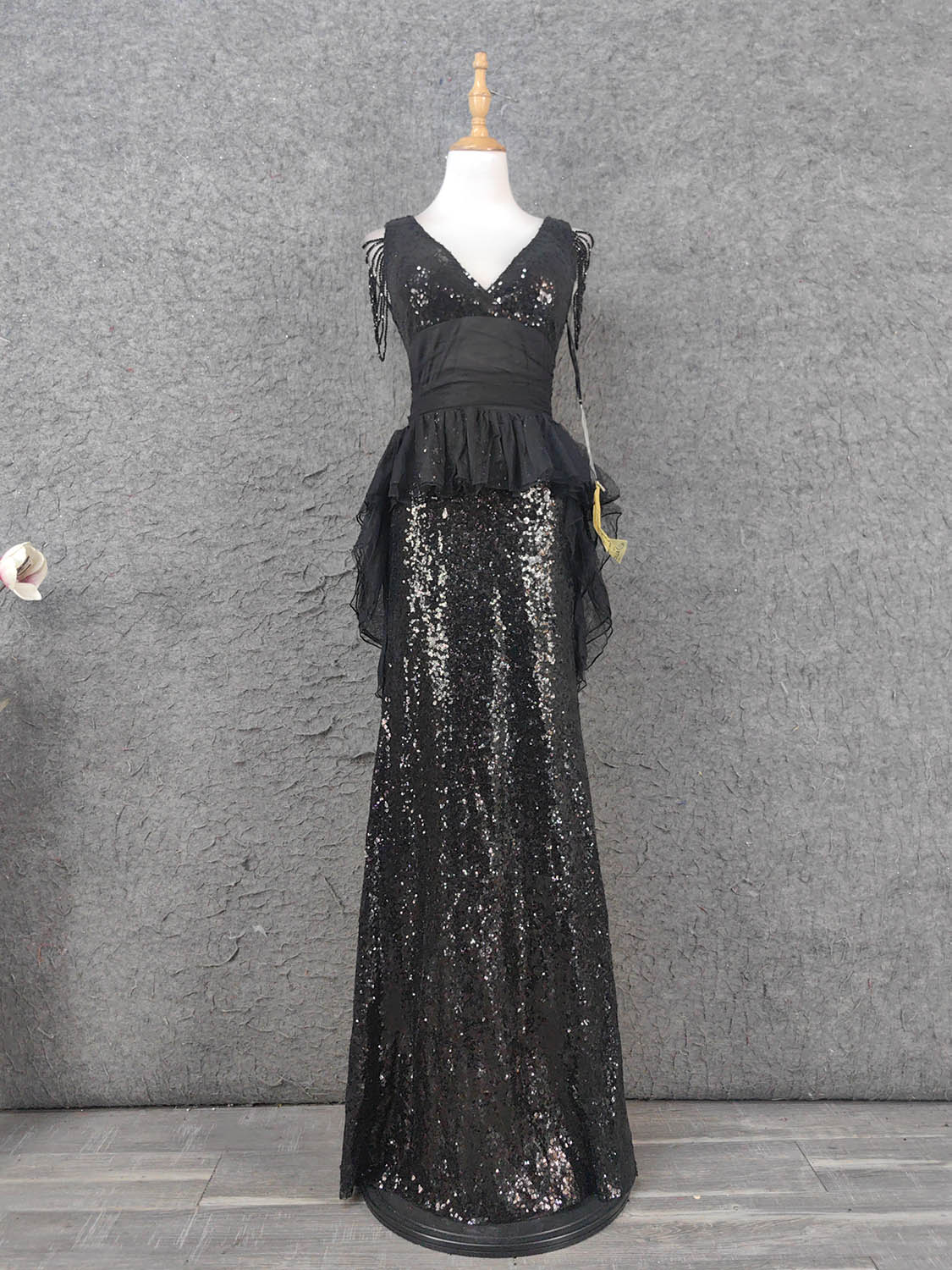 Vintage Black V-Neck Tassel Sequin Tulle Long Classy Prom Dress