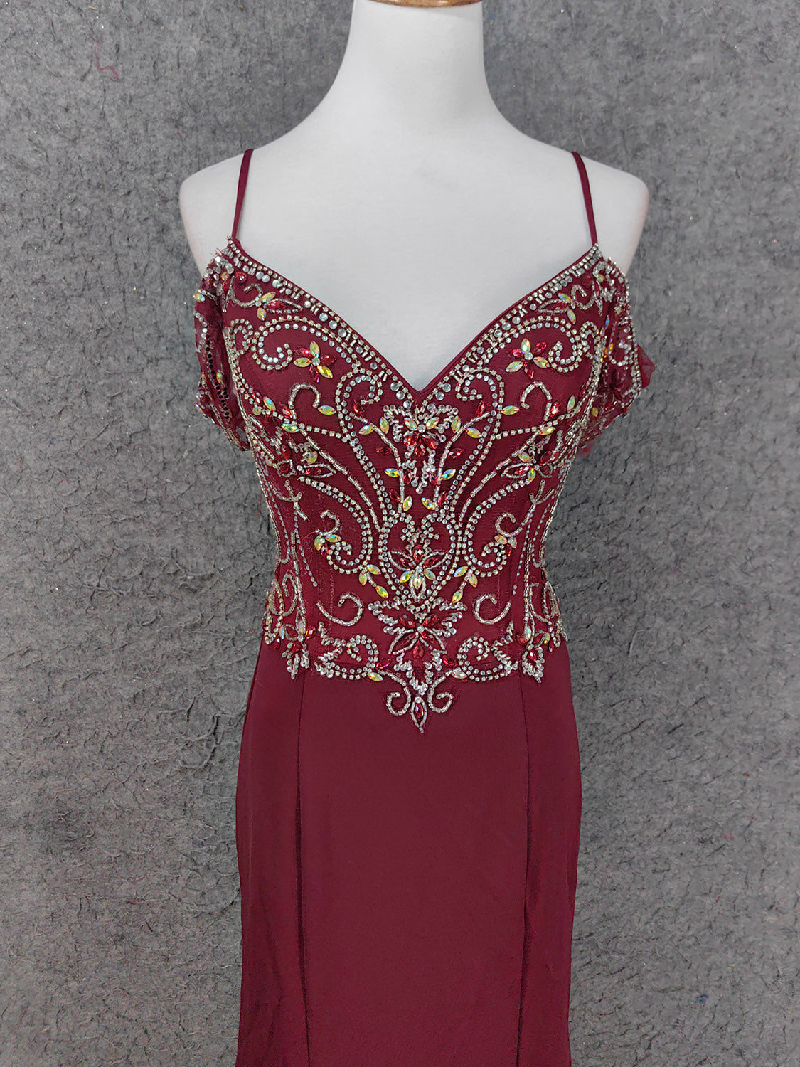 Vintage Burgundy Spaghetti Strap V-Neck Beaded Chiffon Long Classy Prom Dress