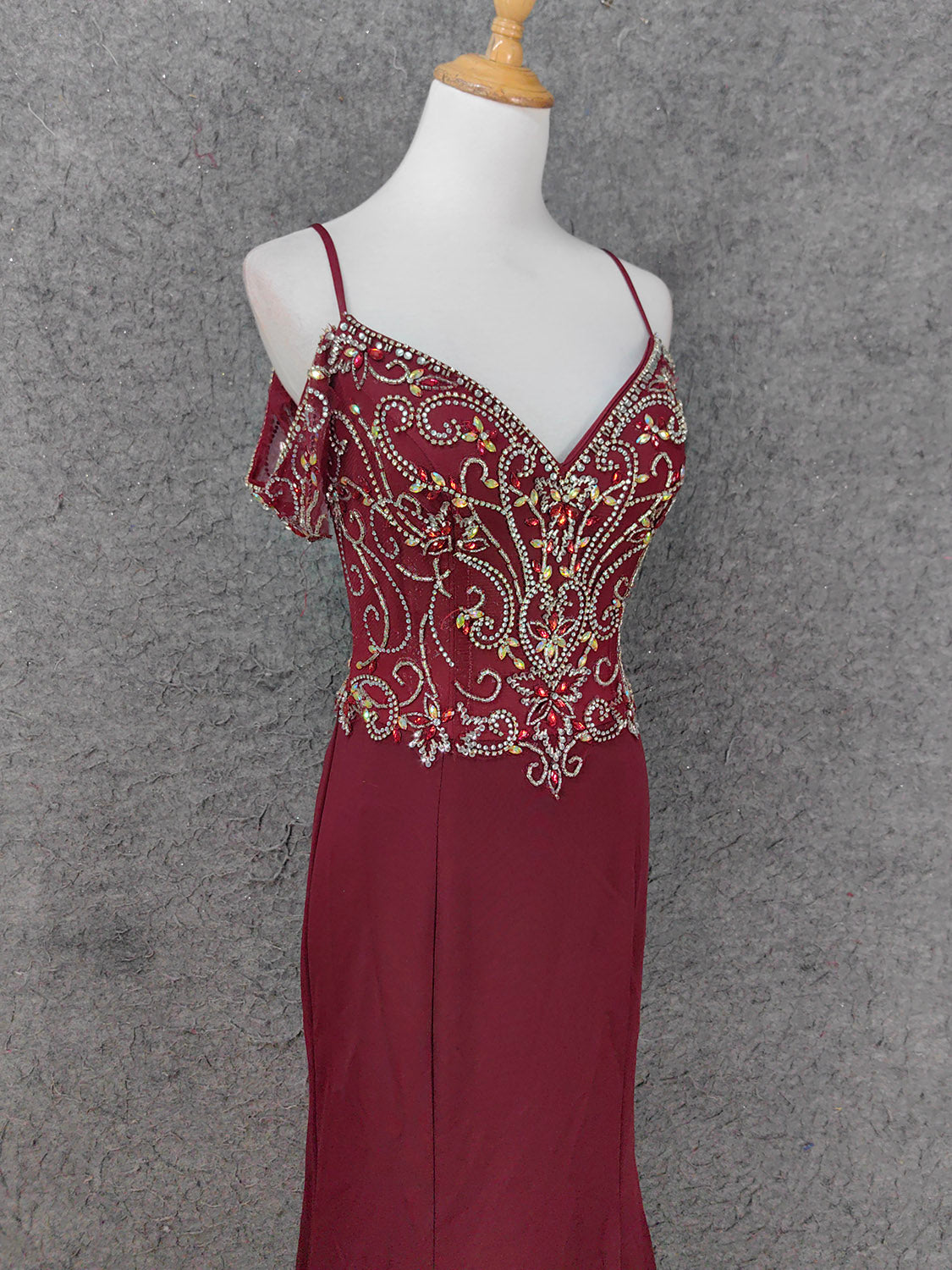 Vintage Burgundy Spaghetti Strap V-Neck Beaded Chiffon Long Classy Prom Dress