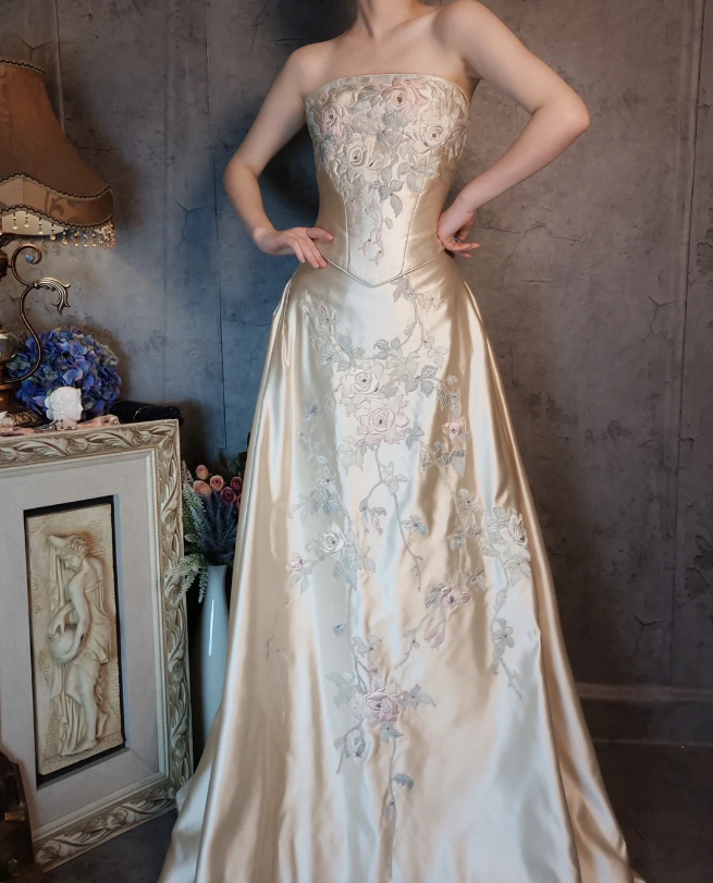 Vintage Champagne Gold A-Line Strapless Embroidered Satin Train Classy Prom Dress