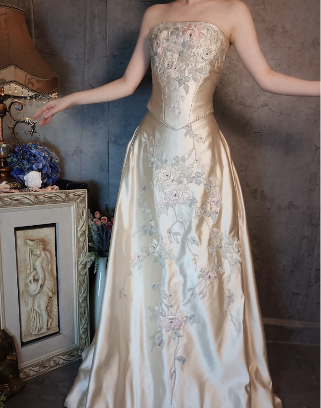 Vintage Champagne Gold A-Line Strapless Embroidered Satin Train Classy Prom Dress