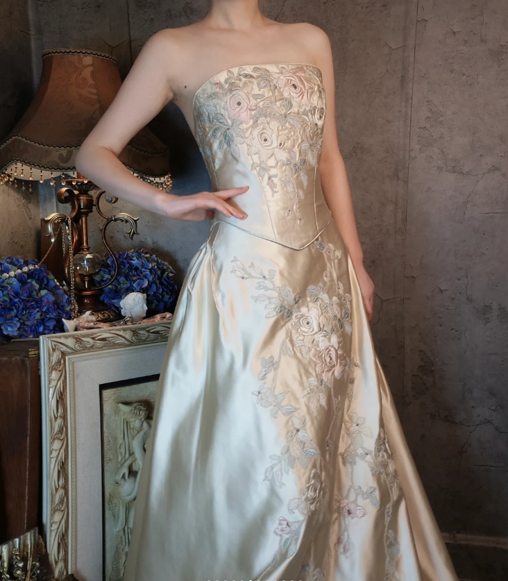 Vintage Champagne Gold A-Line Strapless Embroidered Satin Train Classy Prom Dress