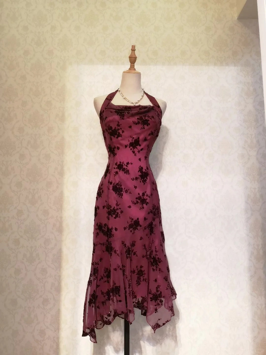 Vintage Chic Halter Neck Beaded Chiffon Classy Prom Dress Main image