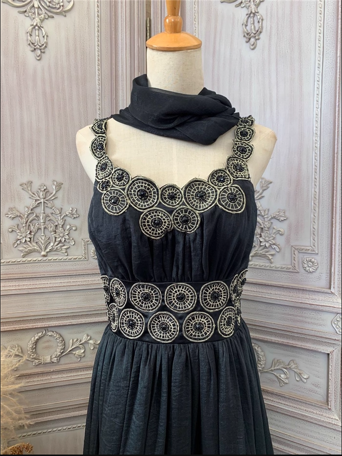 Vintage Court Black Embroidery Circular Pattern Black Diamond Chiffon Long Classy Prom Dress