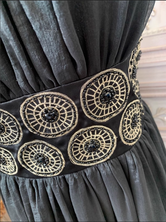 Vintage Court Black Embroidery Circular Pattern Black Diamond Chiffon Long Classy Prom Dress