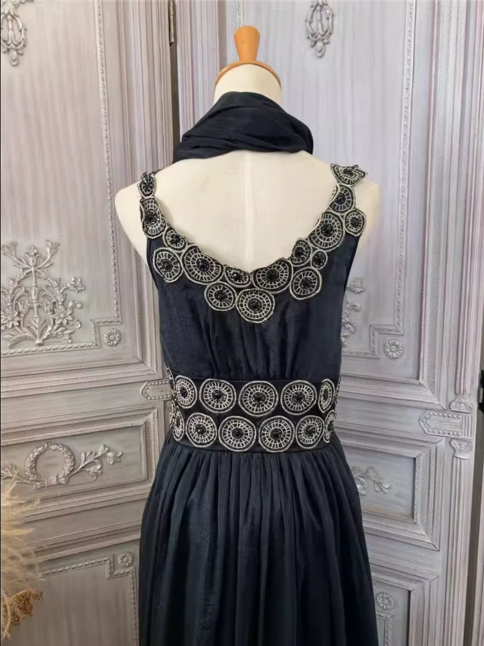 Vintage Court Black Embroidery Circular Pattern Black Diamond Chiffon Long Classy Prom Dress