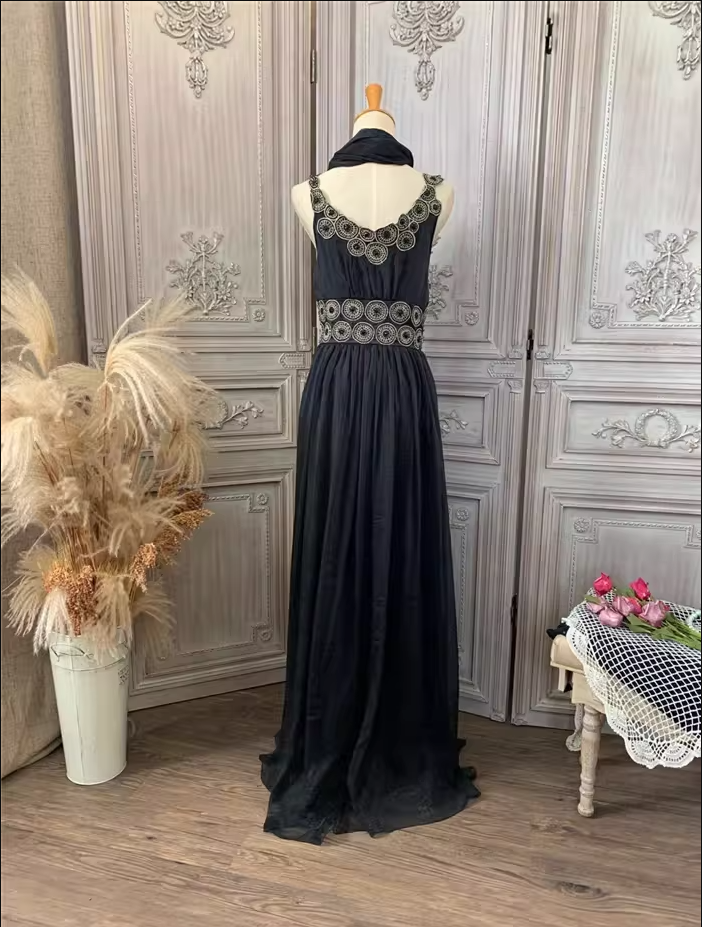 Vintage Court Black Embroidery Circular Pattern Black Diamond Chiffon Long Classy Prom Dress