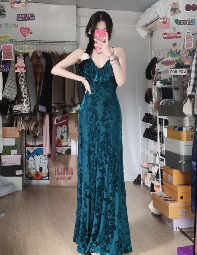 Vintage Court Dark Green V-Neck Ruffled Long Classy Prom Dress