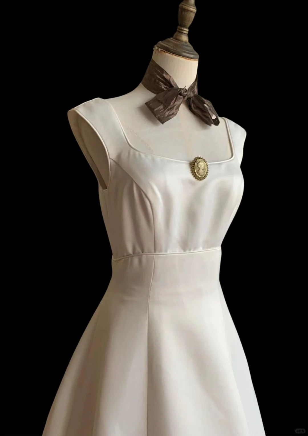 Vintage Elegant Ivory Square Neck Embroidered Satin Train Classy Prom Dress Wedding Dress