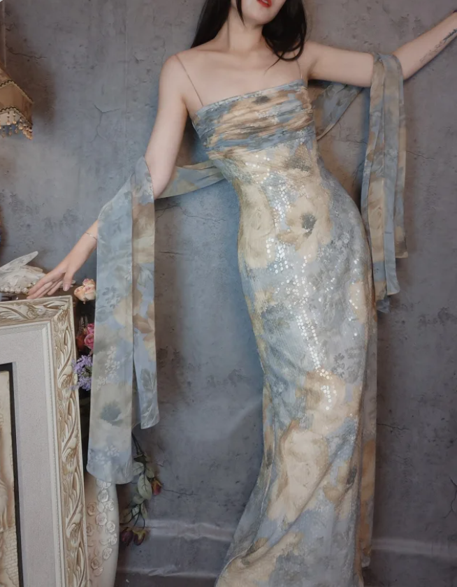 Vintage Fitted Spaghetti Strap Sequined Long Classy Prom Dress Main image