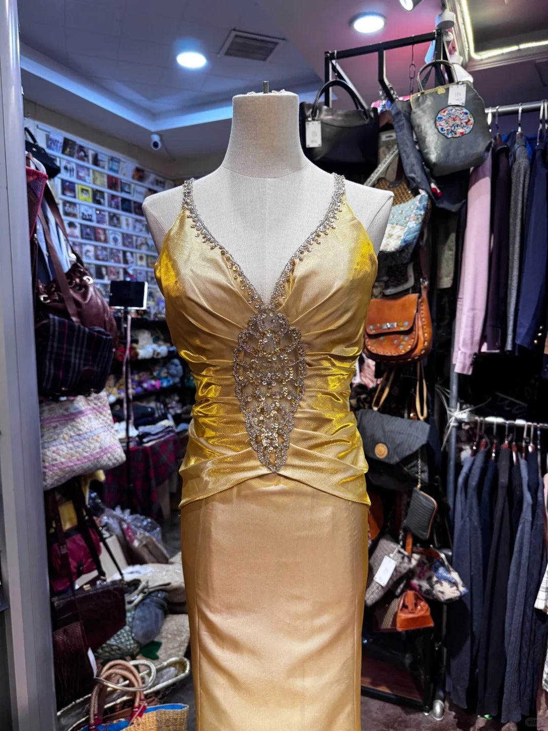 Vintage Gold Mermaid V-Neck Sequined Satin Long Classy Prom Dress