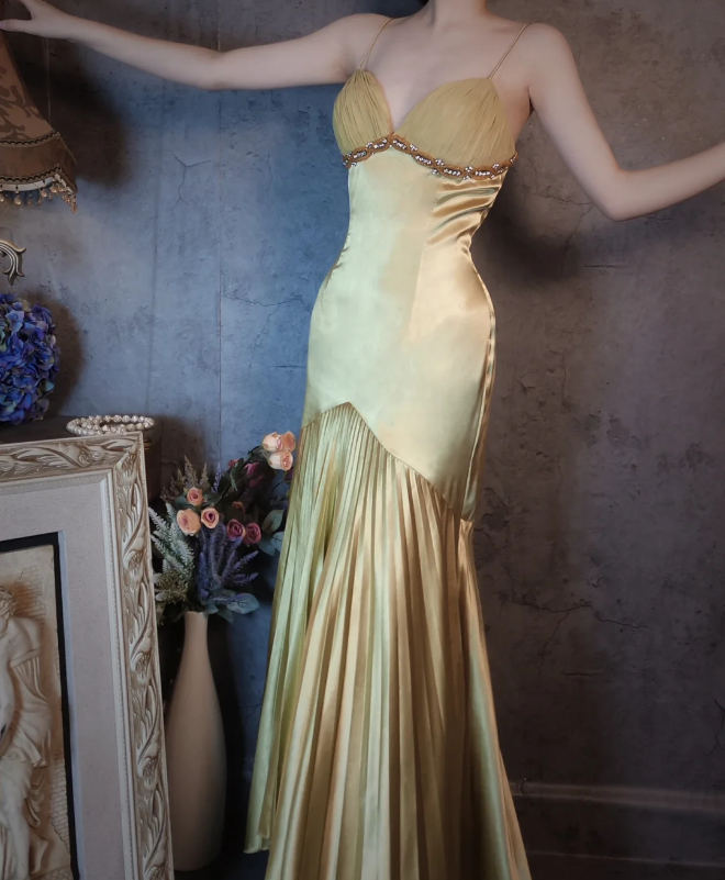 Vintage Green Mermaid Deep V-Neck Pleated Satin Long Classy Prom Dress
