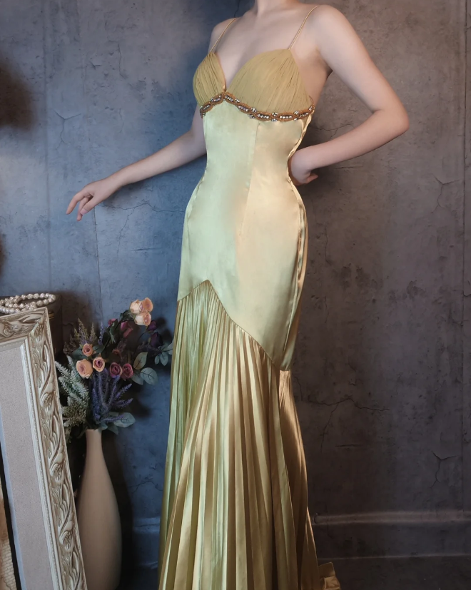 Vintage Green Mermaid Deep V-Neck Pleated Satin Long Classy Prom Dress