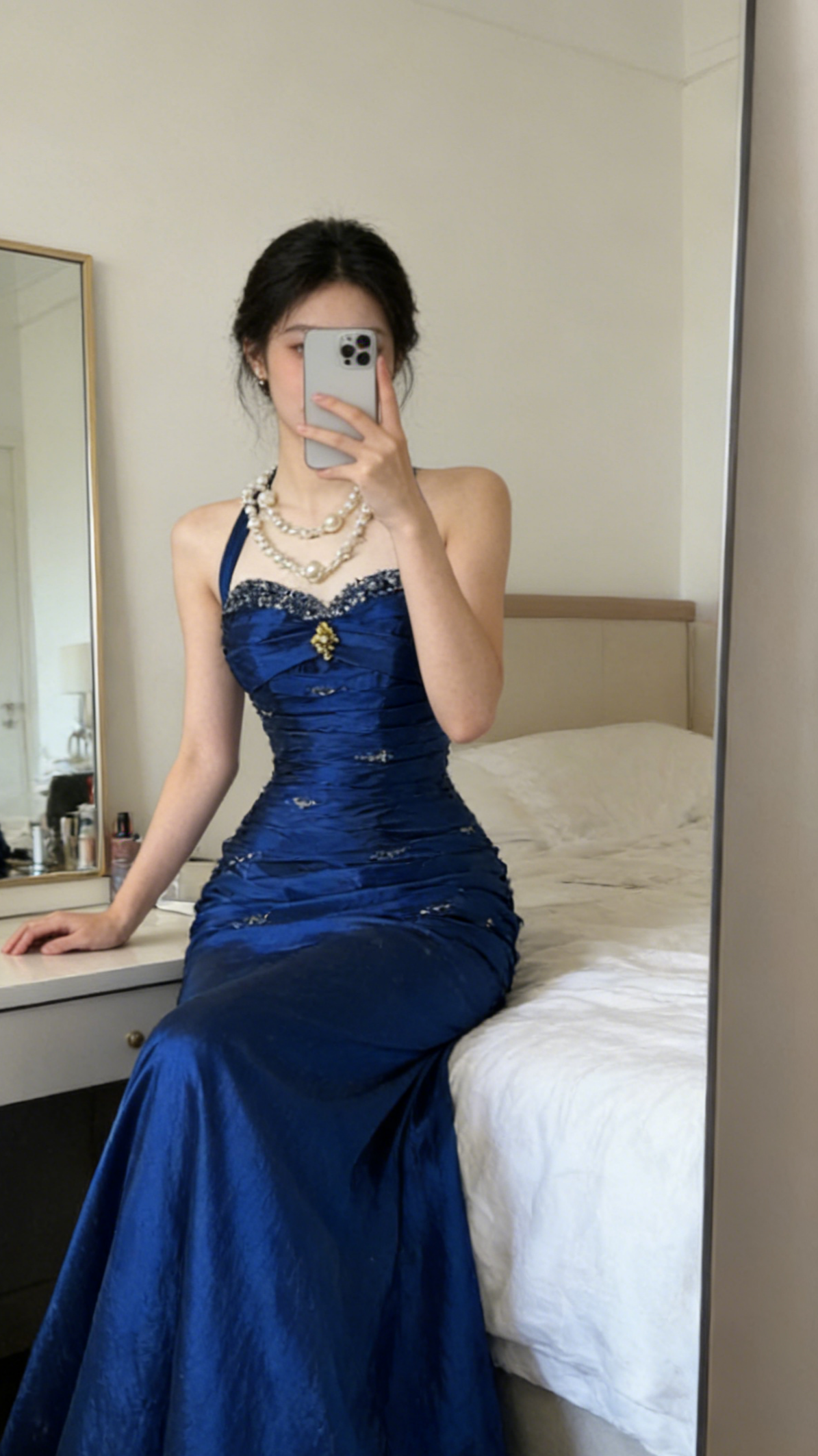 Vintage Halter Sheath Long Classy Prom Dress Beaded Satin Blue Classy Evening Dress Sleeveless Birthday Dress