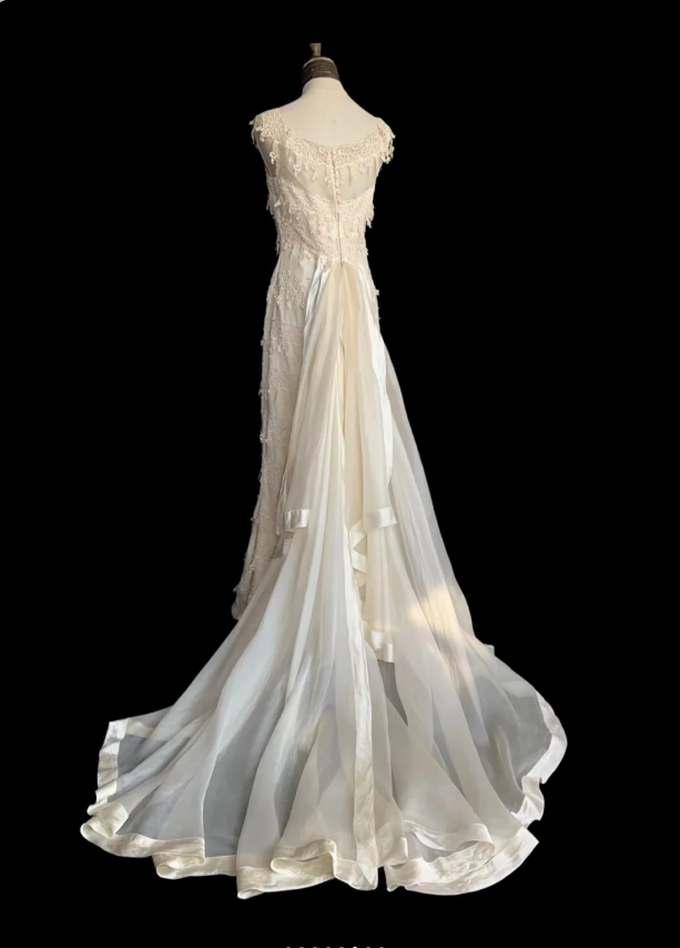 Vintage Ivory Fitted Lace Train Classy Prom Dress Wedding Dress