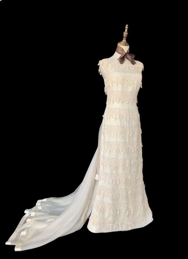 Vintage Ivory Fitted Lace Train Classy Prom Dress Wedding Dress Main image