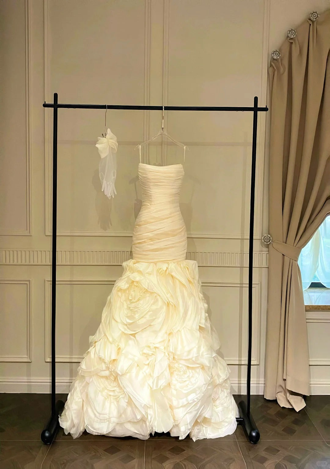 Vintage Ivory Mermaid Strapless 3D Flower Pleated Satin Wedding Dress