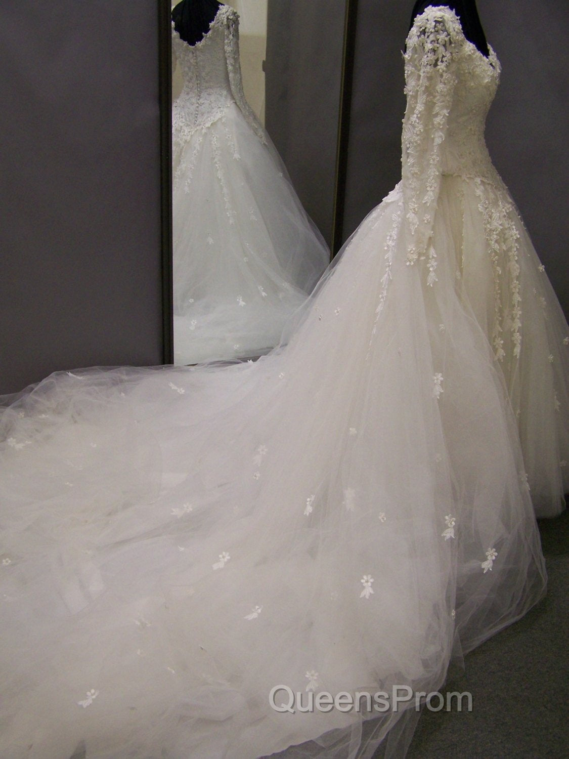 Vintage Long Sleeves Wedding Dress Princess