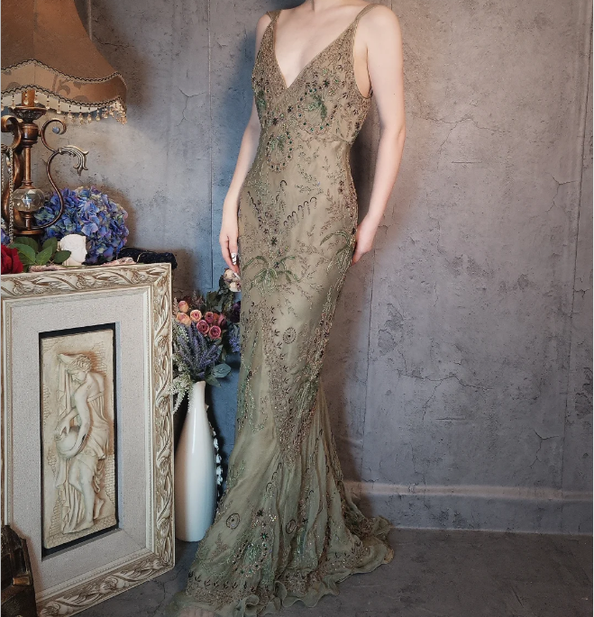 Vintage Luxury Green Mermaid Deep V-Neck Beaded Embroidered Chiffon Long Classy Prom Dress