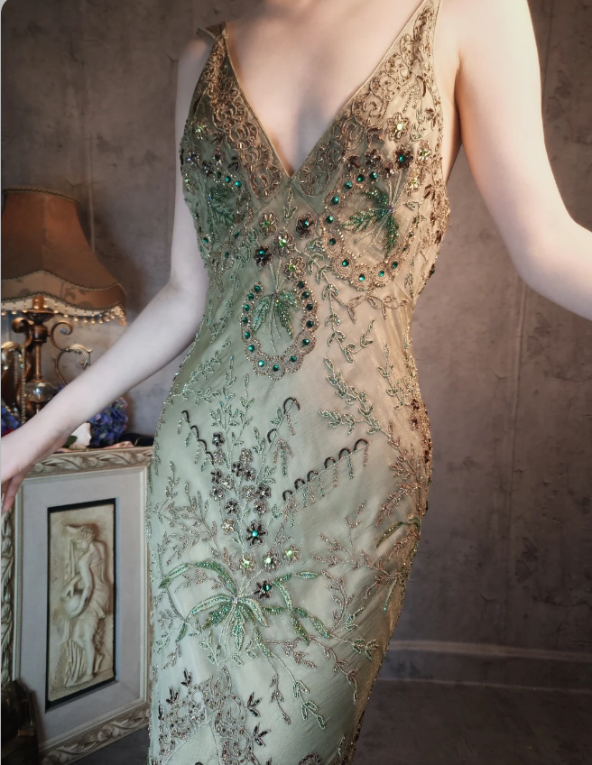 Vintage Luxury Green Mermaid Deep V-Neck Beaded Embroidered Chiffon Long Classy Prom Dress