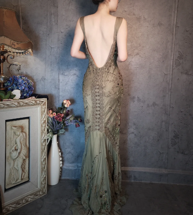 Vintage Luxury Green Mermaid Deep V-Neck Beaded Embroidered Chiffon Long Classy Prom Dress