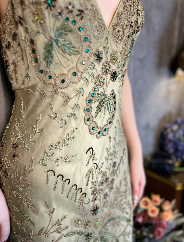 Vintage Luxury Green Mermaid Deep V-Neck Beaded Embroidered Chiffon Long Classy Prom Dress
