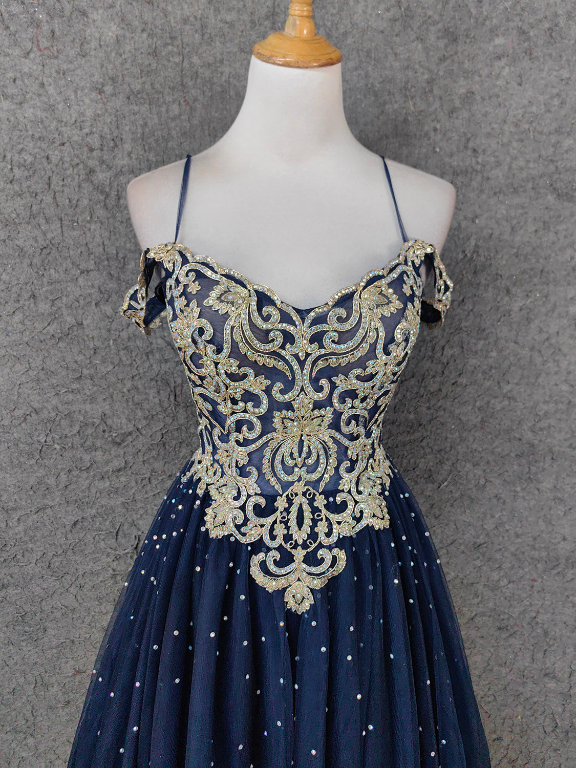 Vintage Navy Blue Off-Shoulder Gold Embroidered Rhinestone Tulle Long Classy Prom Dress Secondary image