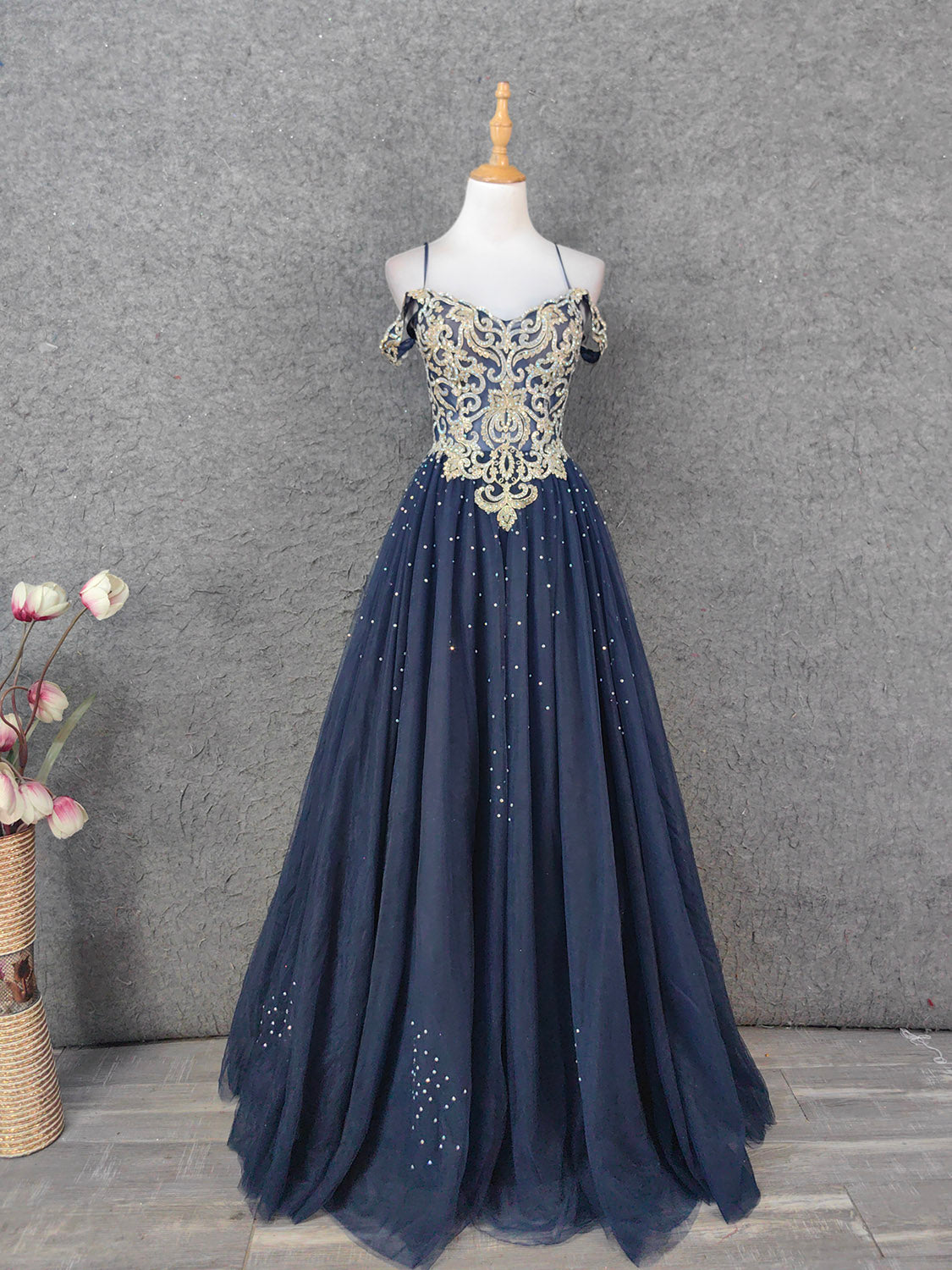 Vintage Navy Blue Off-Shoulder Gold Embroidered Rhinestone Tulle Long Classy Prom Dress