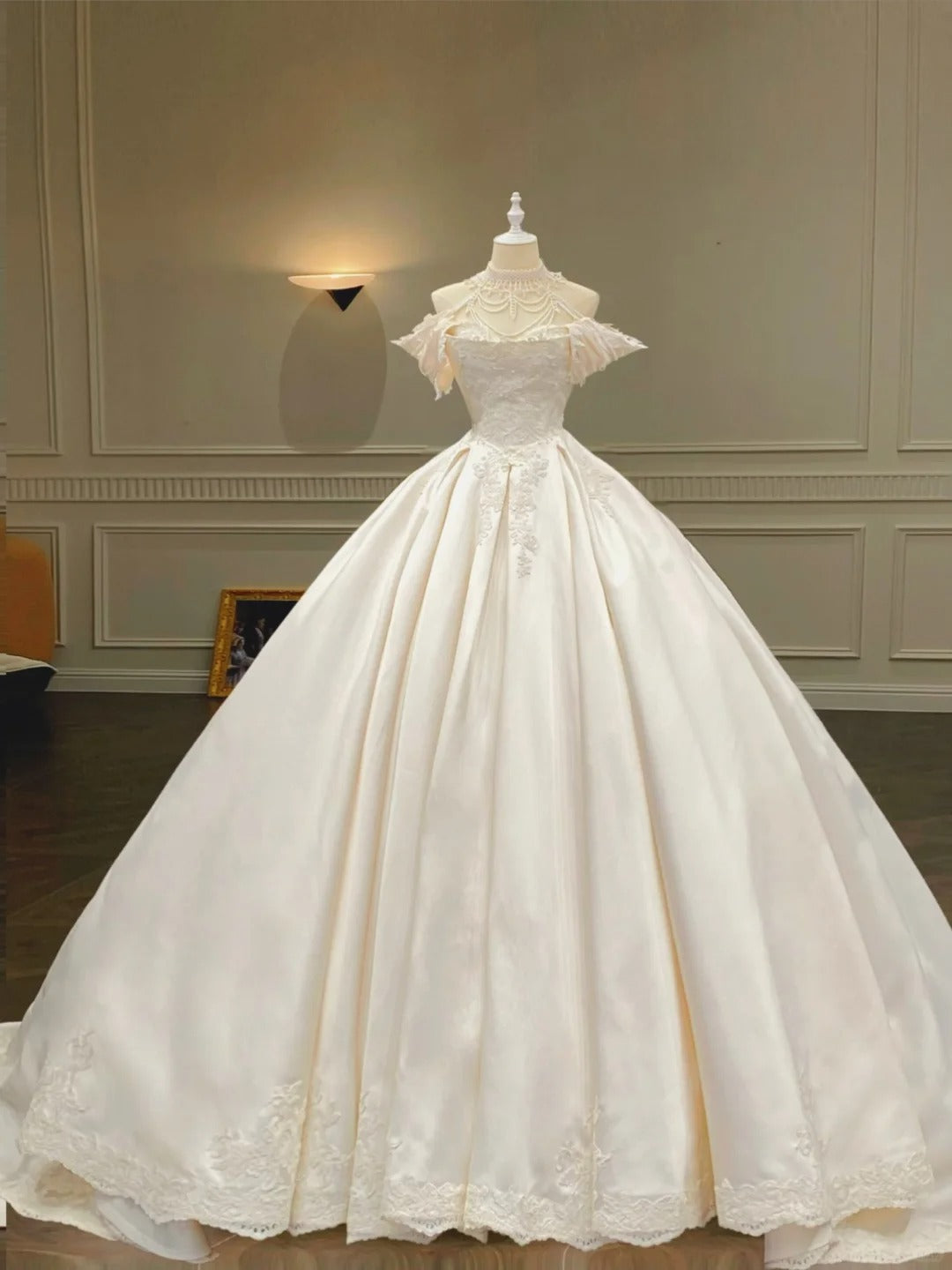 Vintage Palace Ivory Off-The-Shoulder Lace Embroidered Ball Gown Satin Wedding Dress Secondary image
