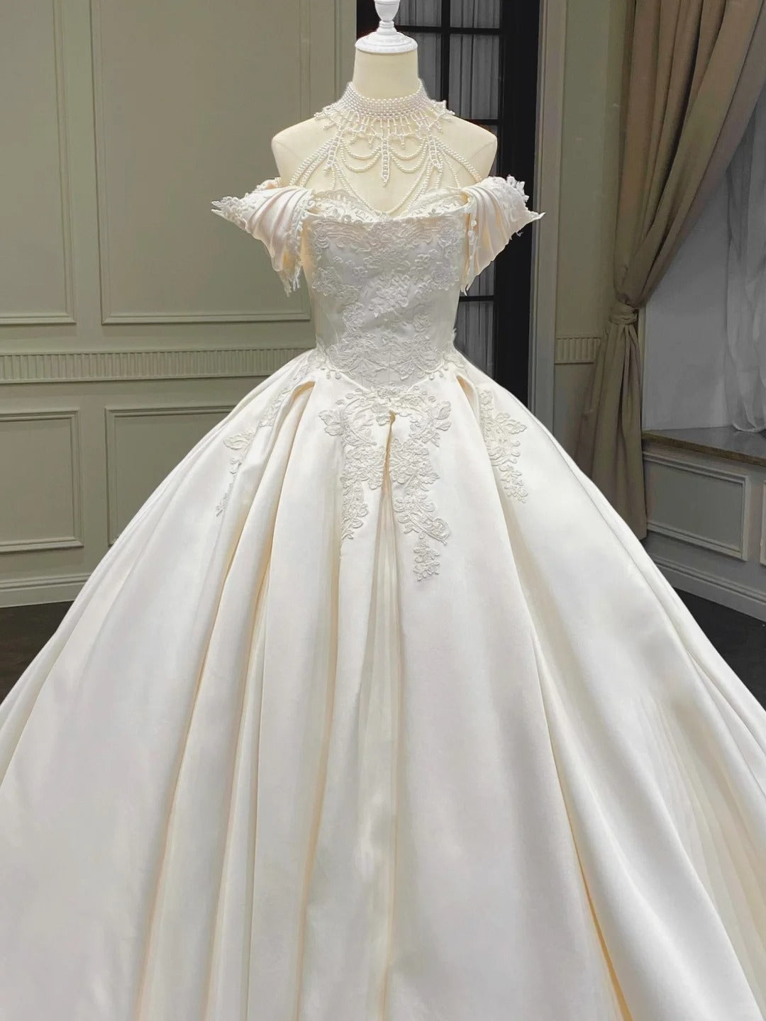 Vintage Palace Ivory Off-The-Shoulder Lace Embroidered Ball Gown Satin Wedding Dress