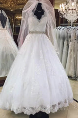 Vintage V Neck Tulle Wedding Dress Lace Appliques