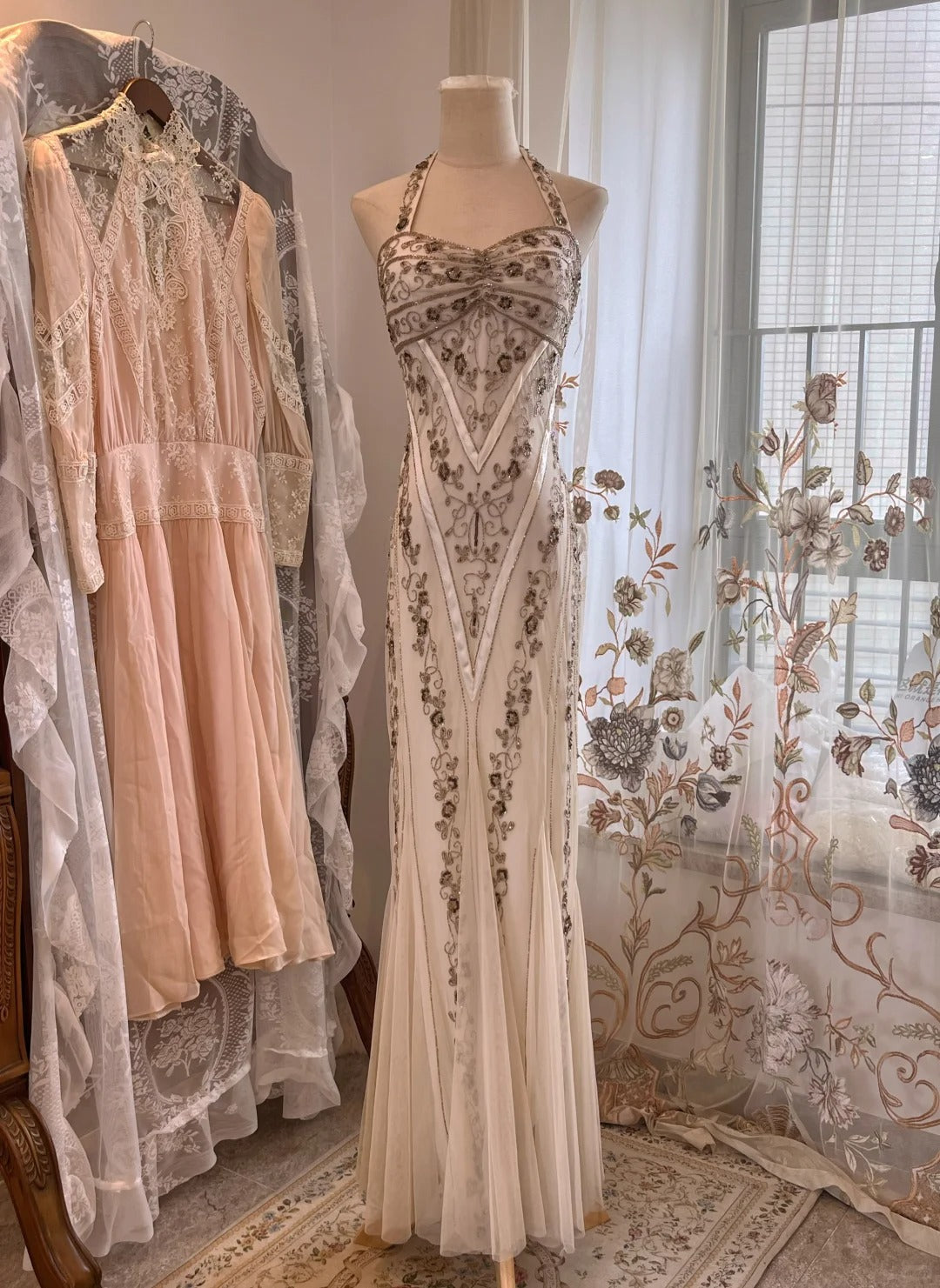 Vintage White Mermaid Halter Neck Beaded Backless Tulle Long Classy Prom Dress Main image