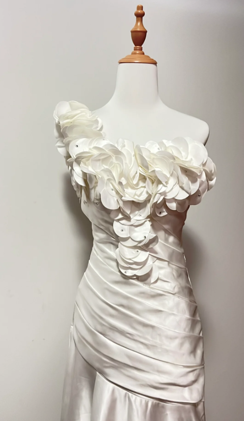 Vintage White Mermaid One-Shoulder Neckline Petal Pleated Satin Long Classy Prom Dress