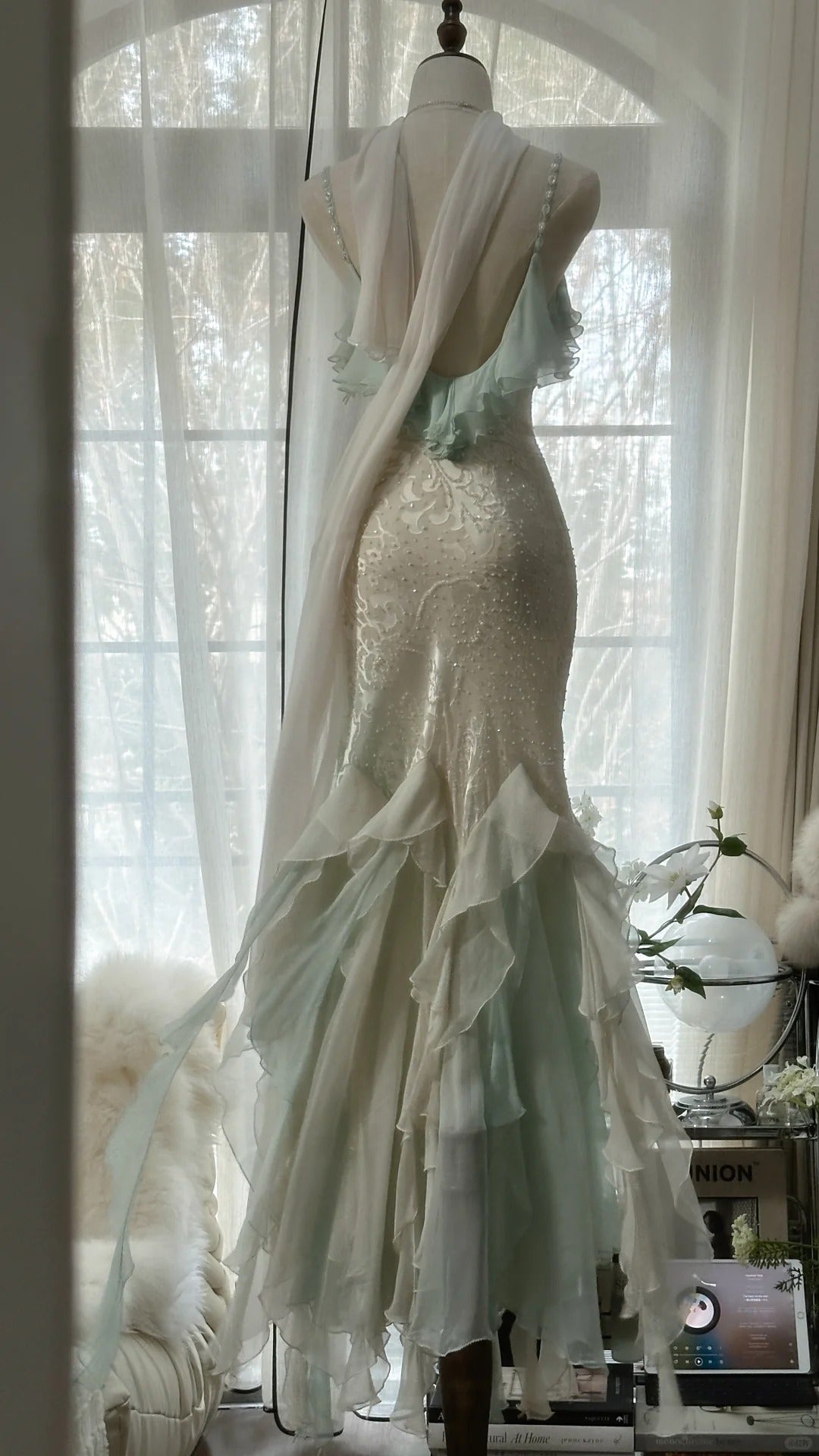 White Mint Green Romantic Fashion Elegant Delicate Beaded Lace Spaghetti Straps Long Tulle Chiffon Ruffle Ball Gown Classy Evening Gown Party Dress
