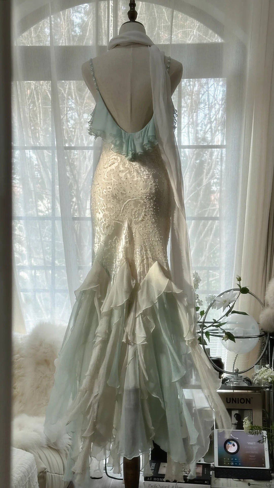 White Mint Green Romantic Fashion Elegant Delicate Beaded Lace Spaghetti Straps Long Tulle Chiffon Ruffle Ball Gown Classy Evening Gown Party Dress