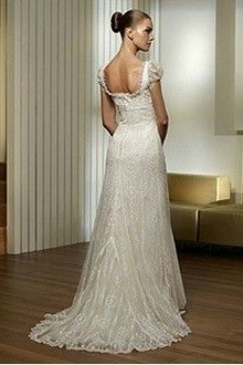 White Simple, Fashionable And Elegant Bow Decoration, Long Exquisite Lace Floor-Length Tail Ball Gown, Classy Evening Gown, Ball Gown, Imperial Gown, Wedding Dress Secondary image