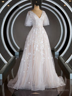 Wedding Dresses V, A-Line/Princess V-neck Court Train Tulle Wedding Dresses with Appliques Lace