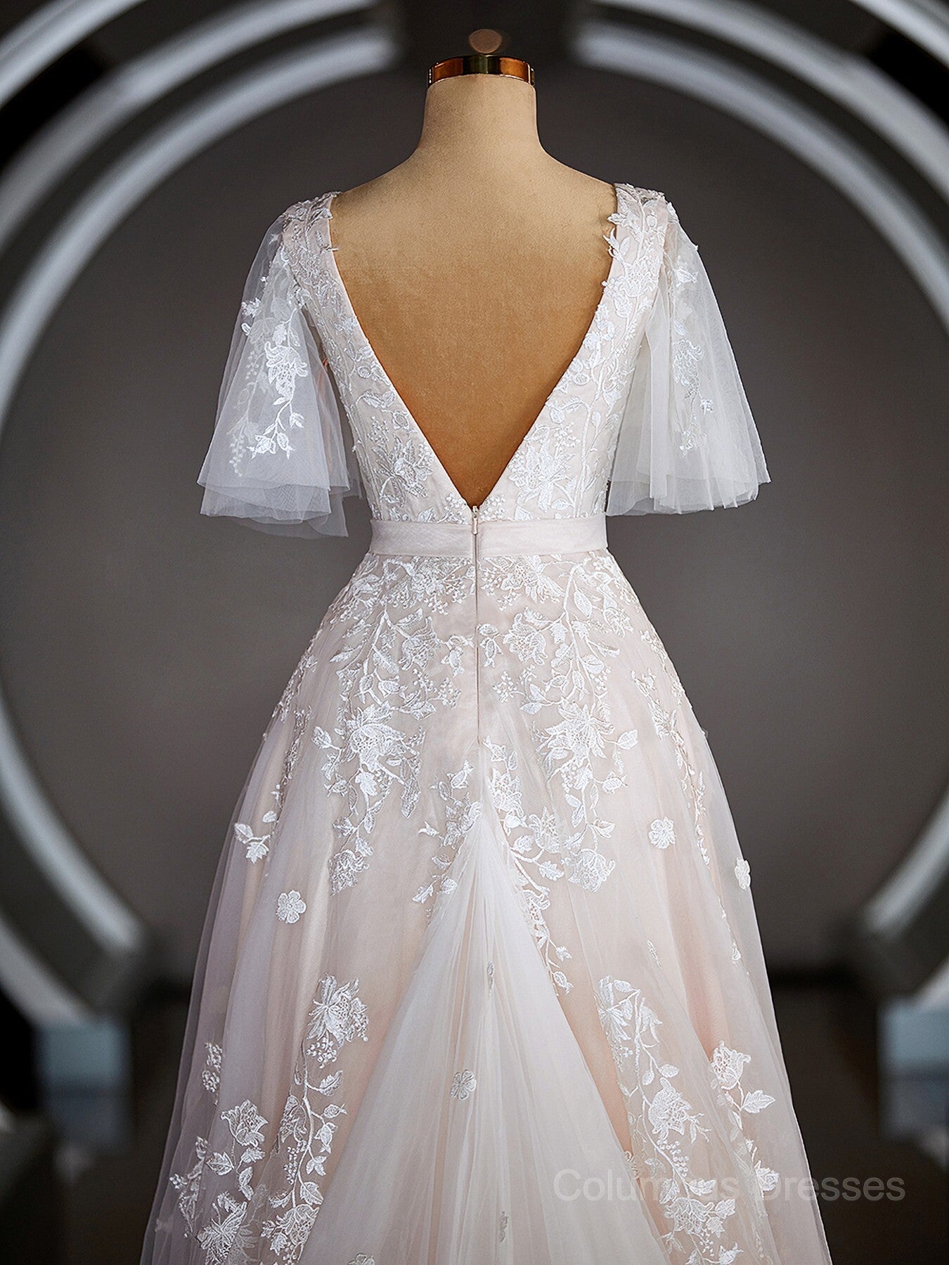 Wedding Dresses With Pockets, A-Line/Princess V-neck Court Train Tulle Wedding Dresses with Appliques Lace