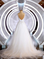 Wedding Dresses For Beach Weddings, A-Line/Princess V-neck Court Train Tulle Wedding Dresses with Appliques Lace