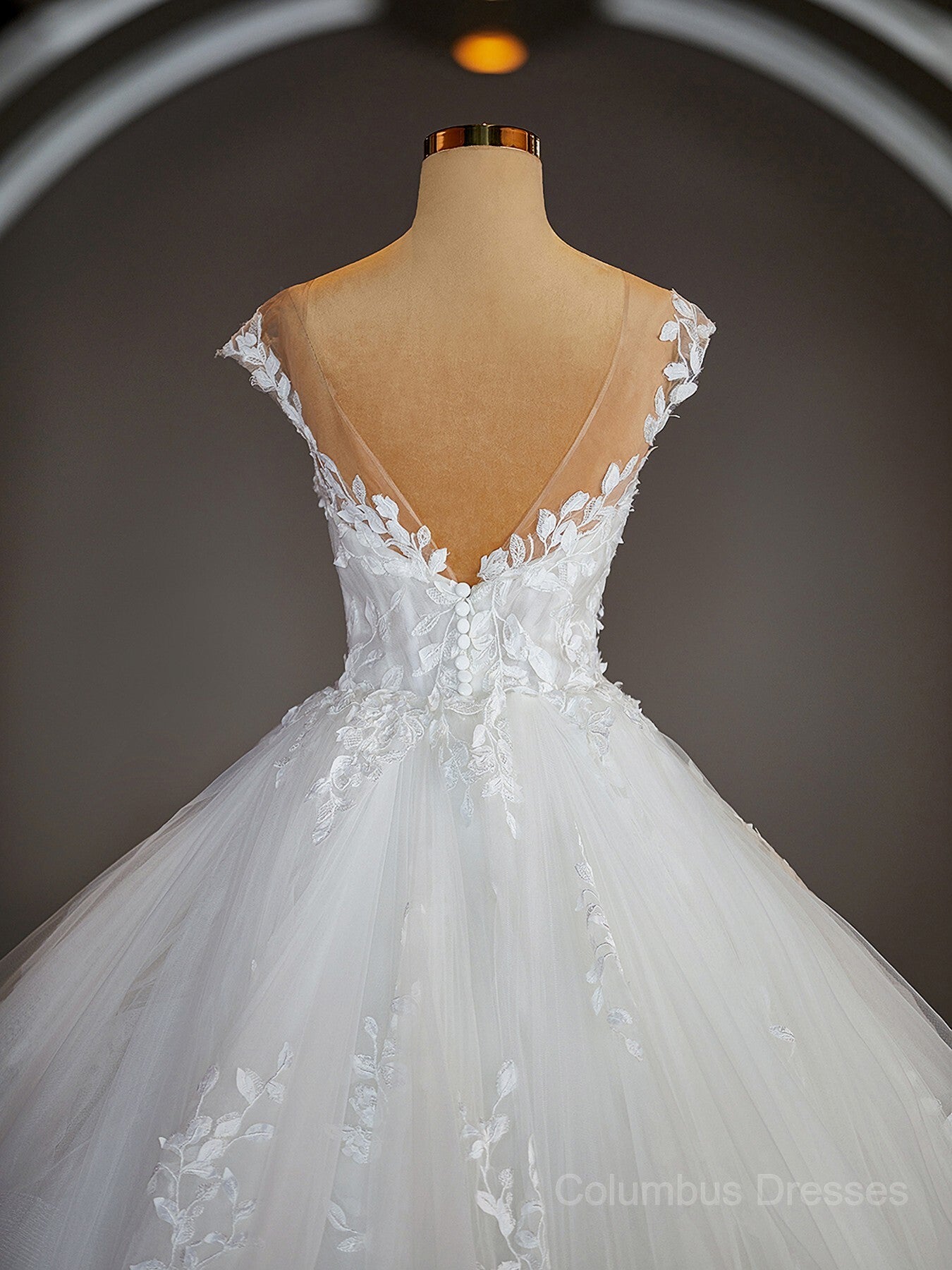 Wedding Dresses Tops, Ball-Gown V-neck Court Train Tulle Wedding Dresses with Appliques Lace