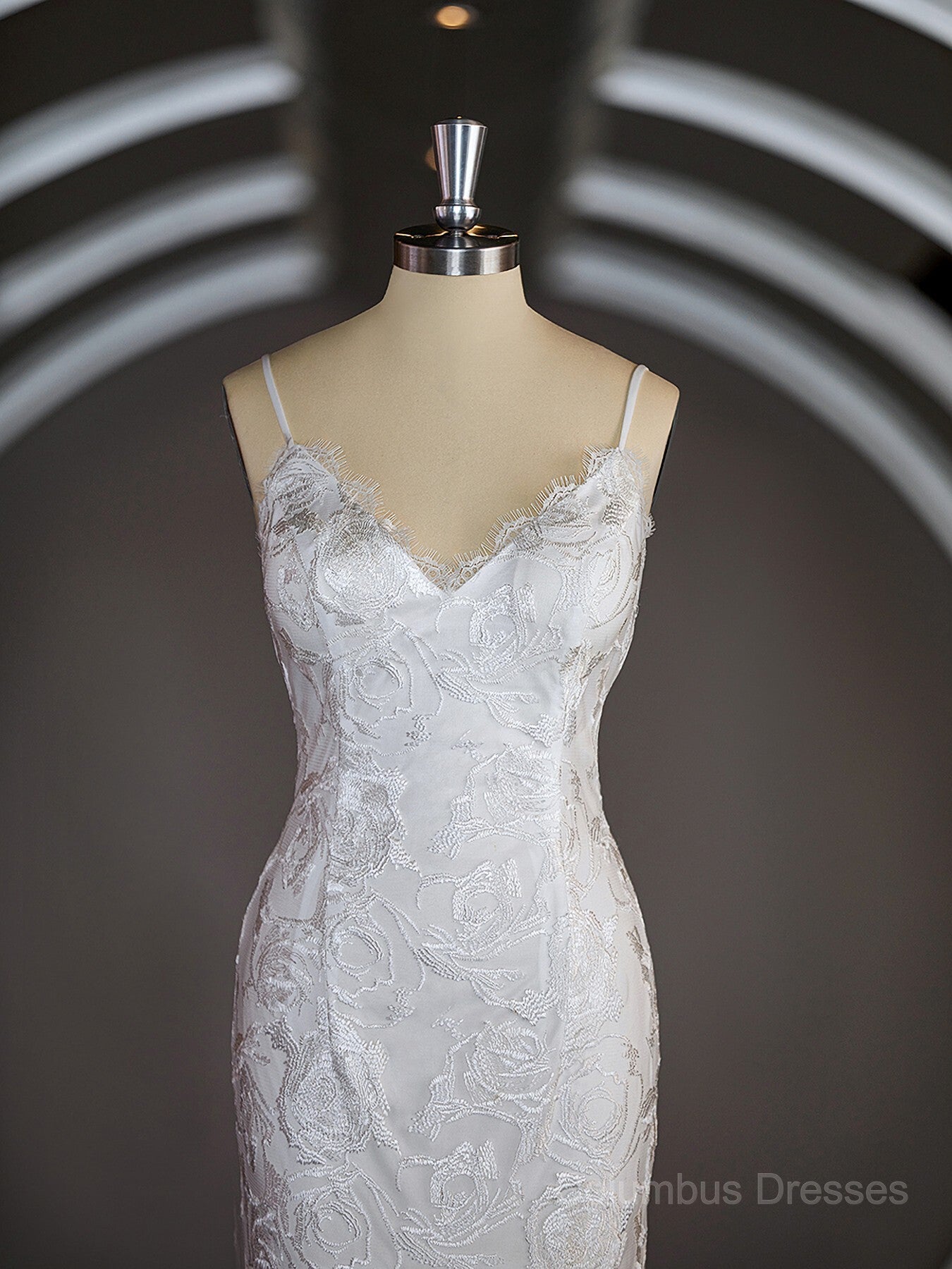 Sheath/Column V-neck Sweep Train Lace Wedding Dresses with Appliques Lace Secondary image