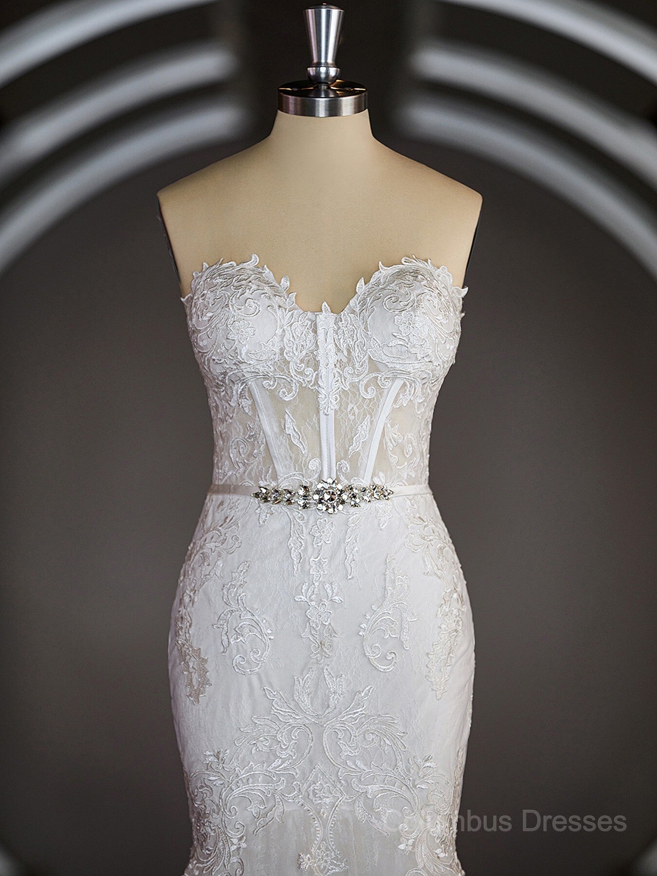 Trumpet/Mermaid Sweetheart Court Train Tulle Wedding Dresses with Appliques Lace Secondary image